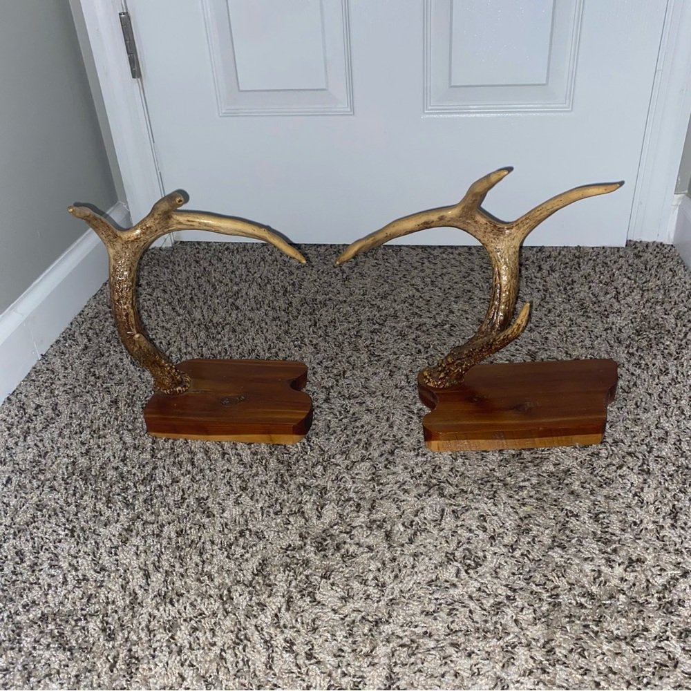 Hand made necklaces holders/bookends